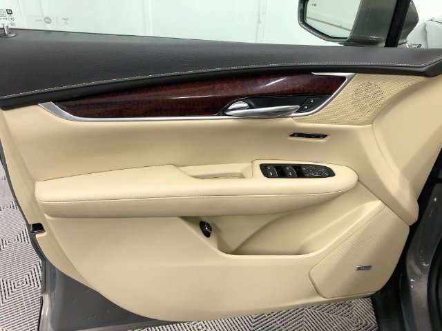 Used 2017 Cadillac XT5 Luxury w/ Driver Awareness Package AWD/4WD image 13