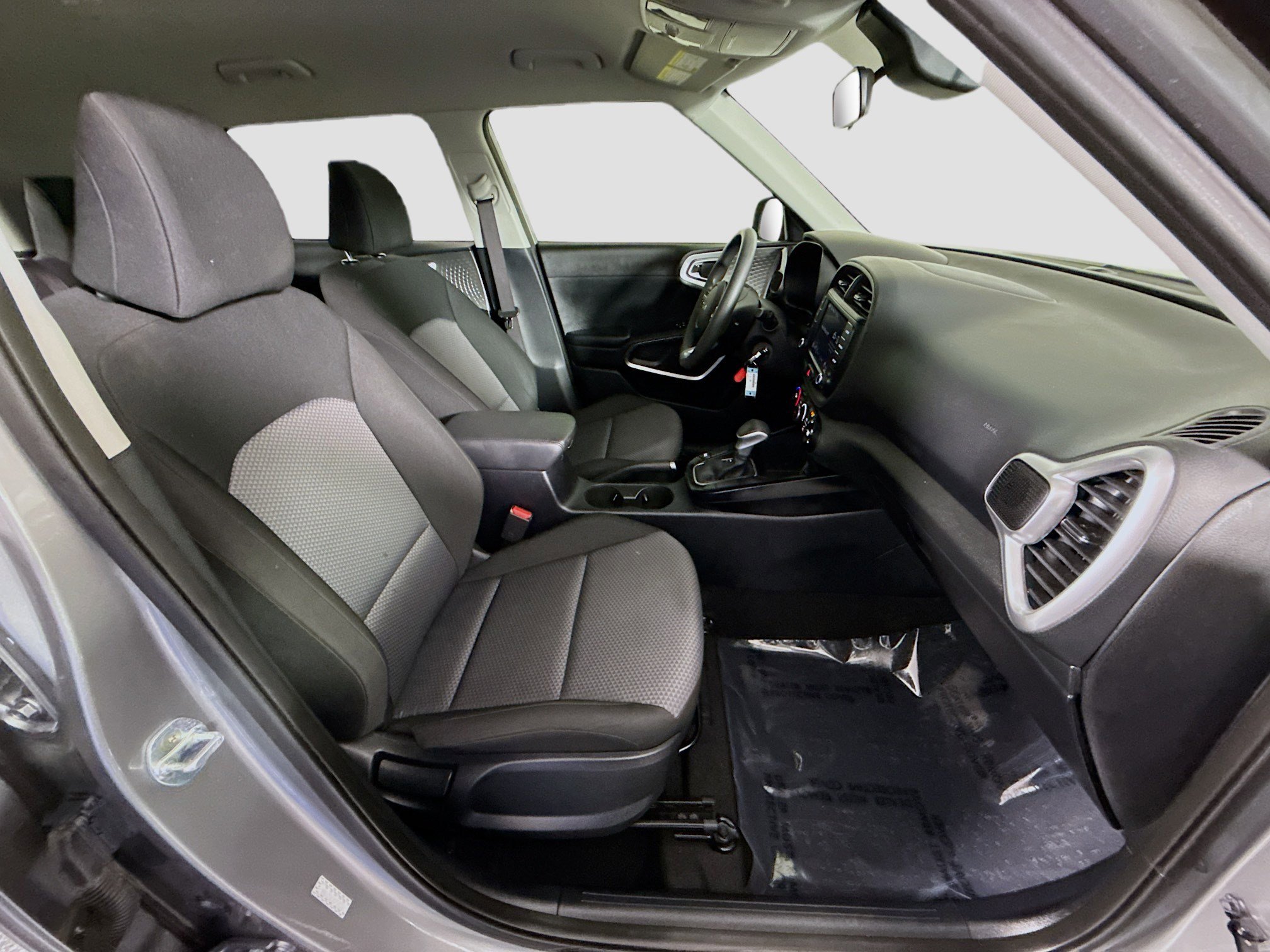 Used 2023 Kia Soul LX w/ LX Technology Package FWD image 28
