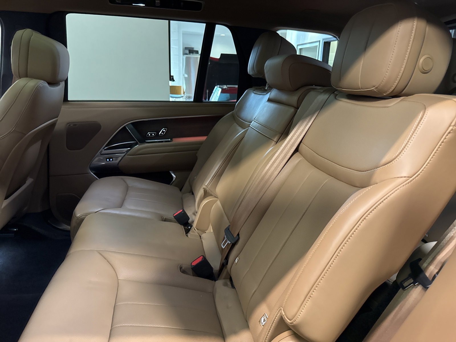 Used 2025 Land Rover Range Rover Long Wheelbase SE image 17