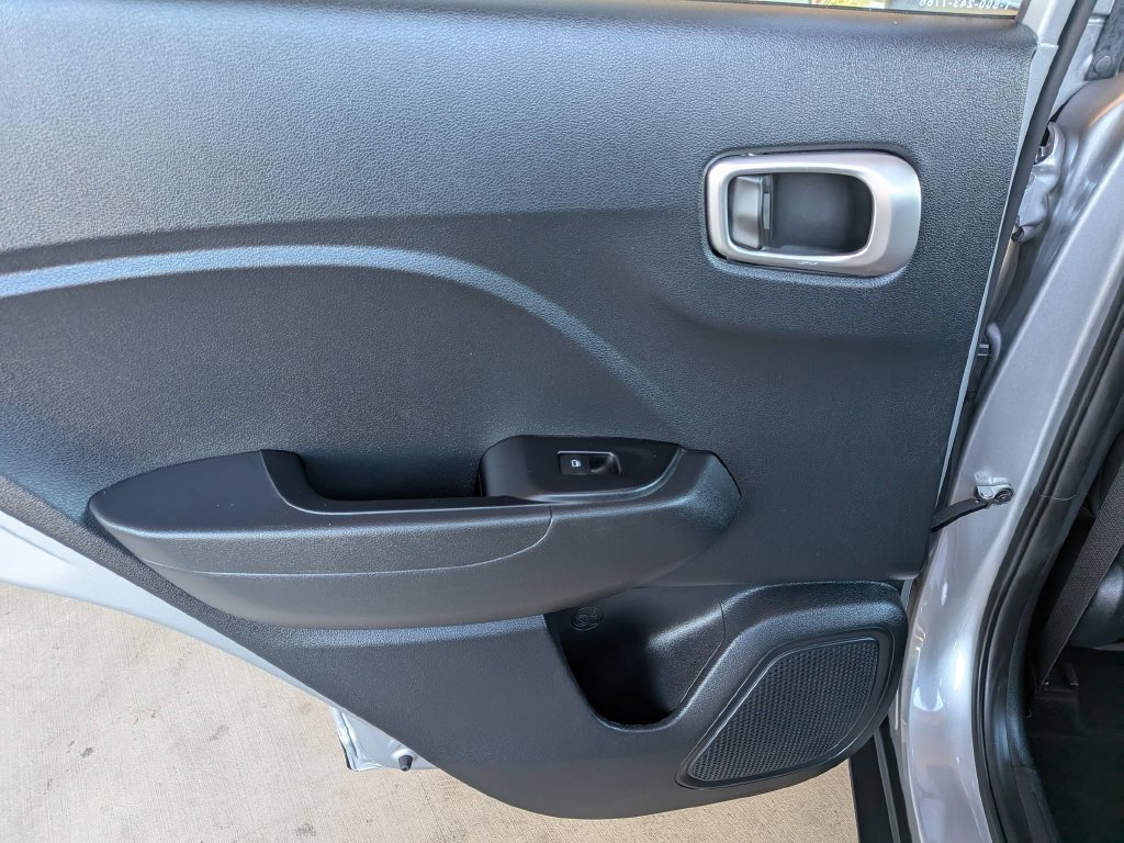 Used 2025 Hyundai Venue SEL FWD image 22