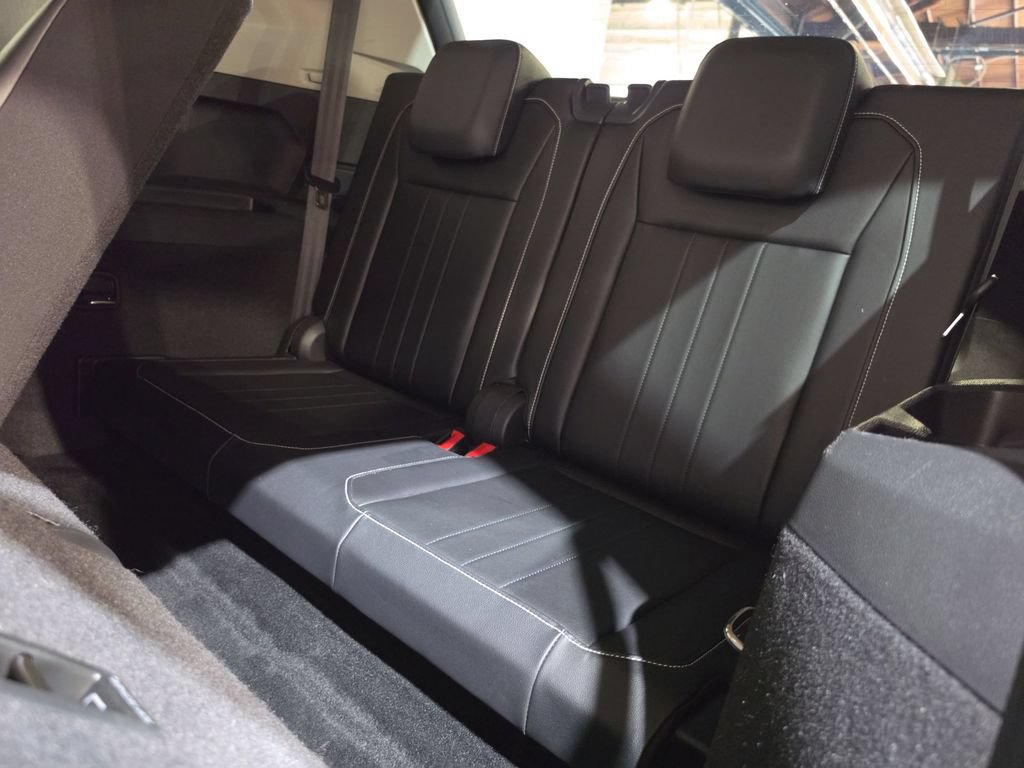 Used 2024 Volkswagen Tiguan SE FWD image 24