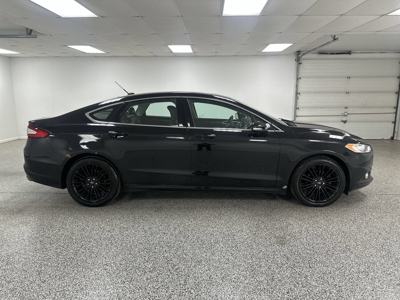 Used 2016 Ford Fusion SE w/ Equipment Group 202A FWD image 9