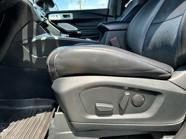 Used 2023 Ford Explorer Platinum w/ Technology Package AWD/4WD image 36