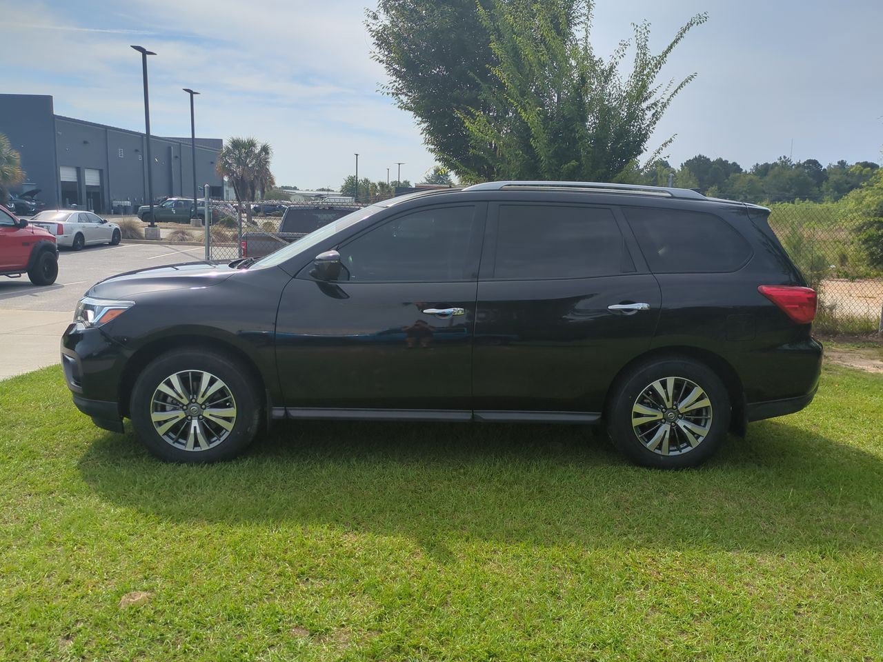 Certified 2020 Nissan Pathfinder SV FWD image 7