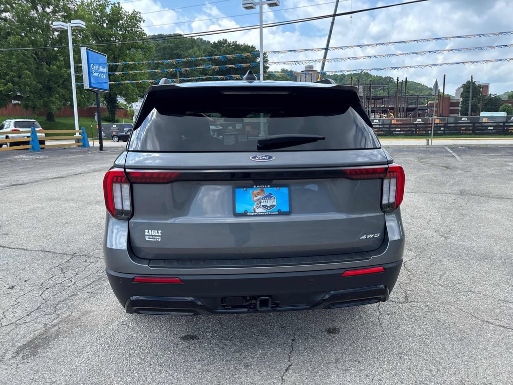 Used 2025 Ford Explorer ST-Line AWD/4WD image 4