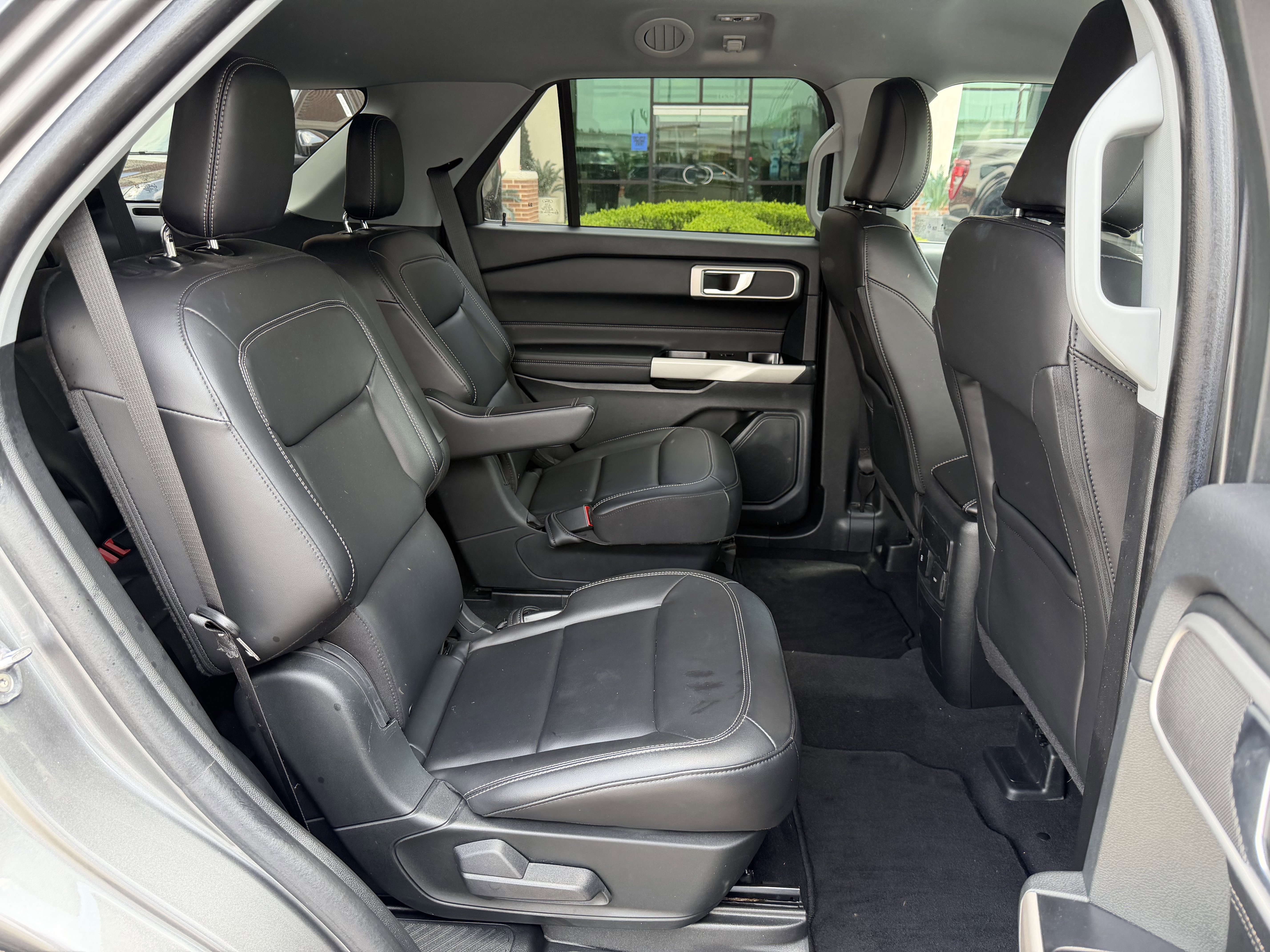 Used 2023 Ford Explorer XLT w/ Equipment Group 202A RWD image 31