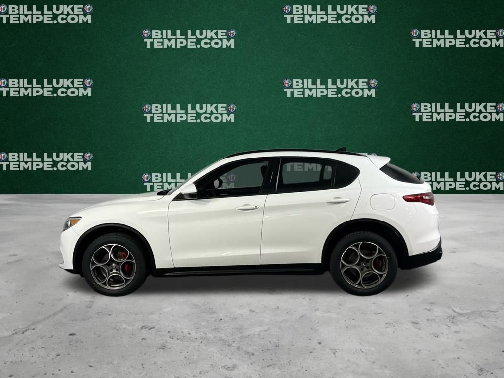 Used 2023 Alfa Romeo Stelvio Sprint image 10