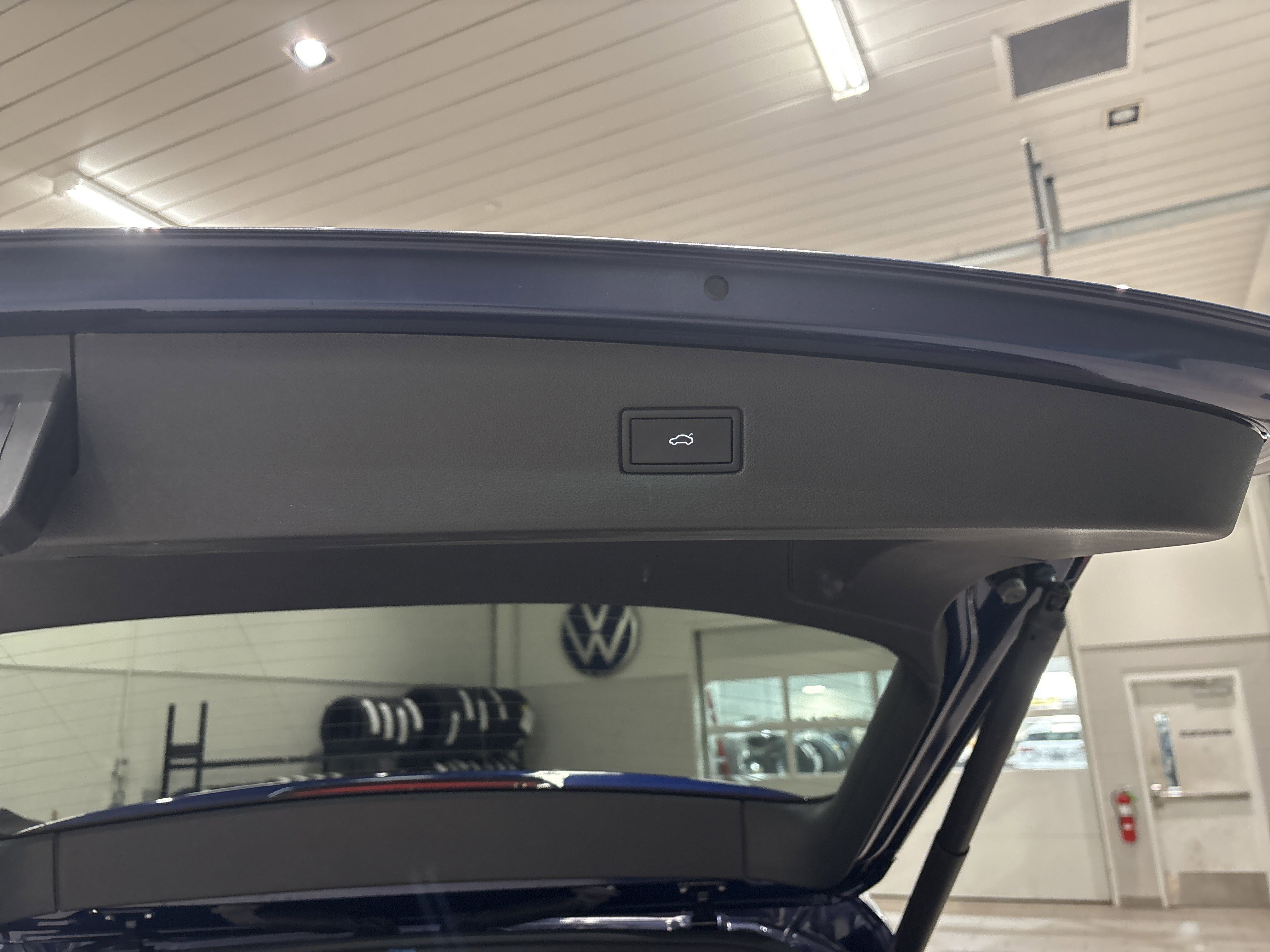 Used 2023 Volkswagen Tiguan SEL R-Line image 16