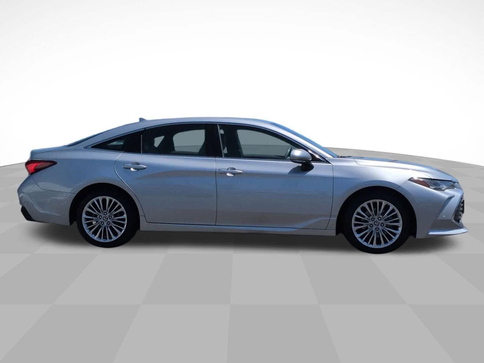 Used 2020 Toyota Avalon Limited w/ All Weather Liner Package FWD image 4
