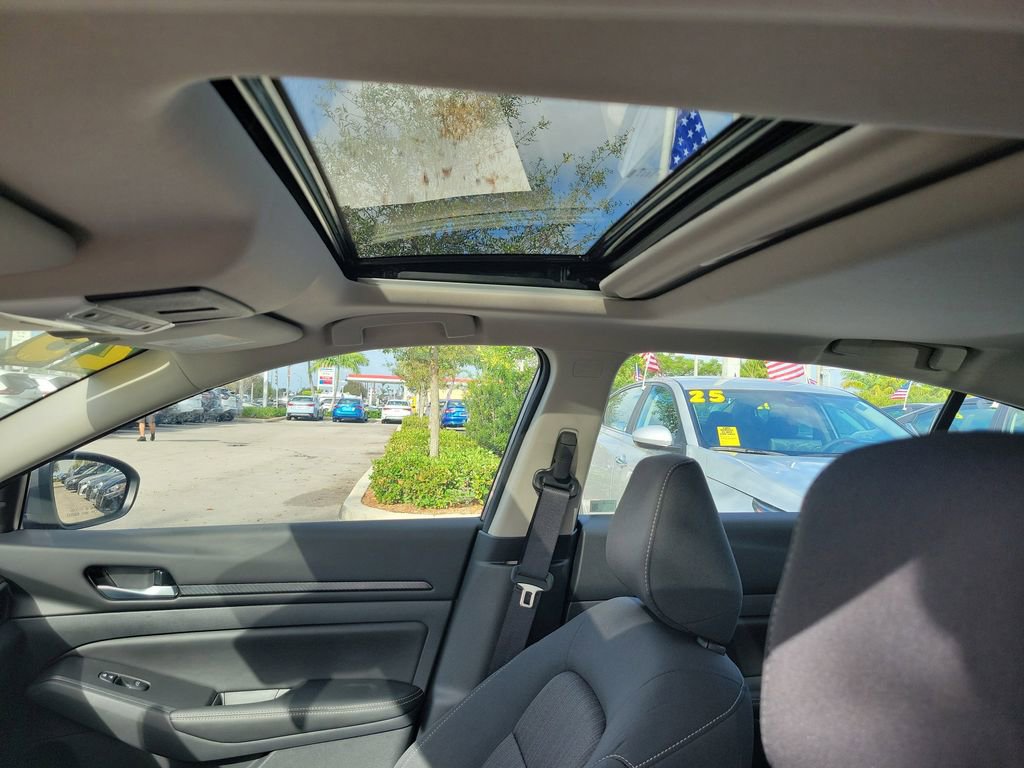 Used 2025 Nissan Altima 2.5 SV w/ SV Special Edition Package image 15