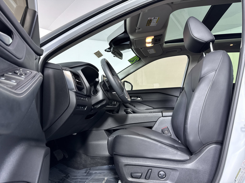 Used 2024 Nissan Rogue SV w/ SV Premium Package image 5