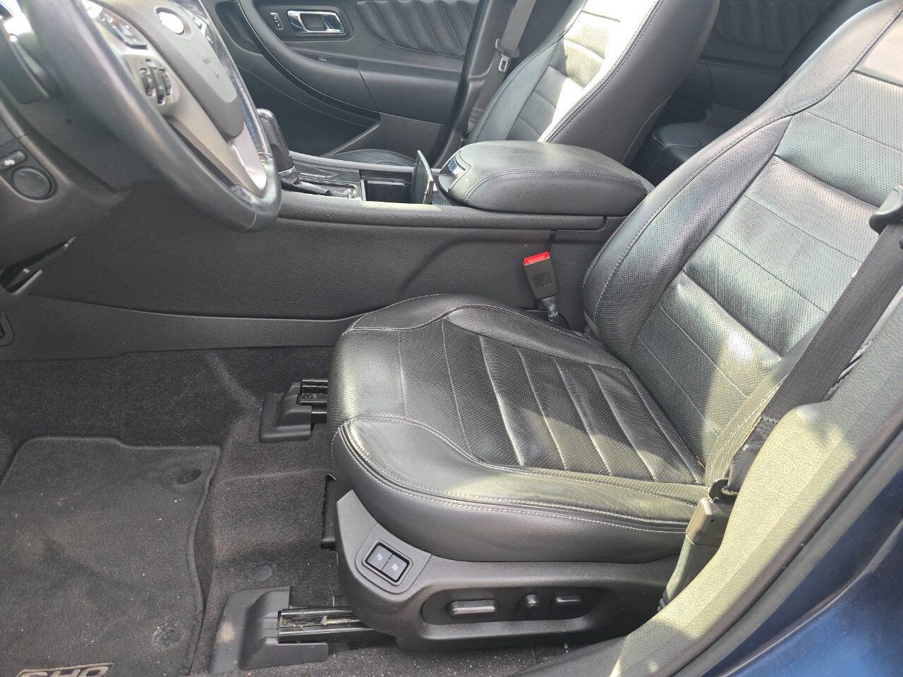 Used 2018 Ford Taurus SHO image 26