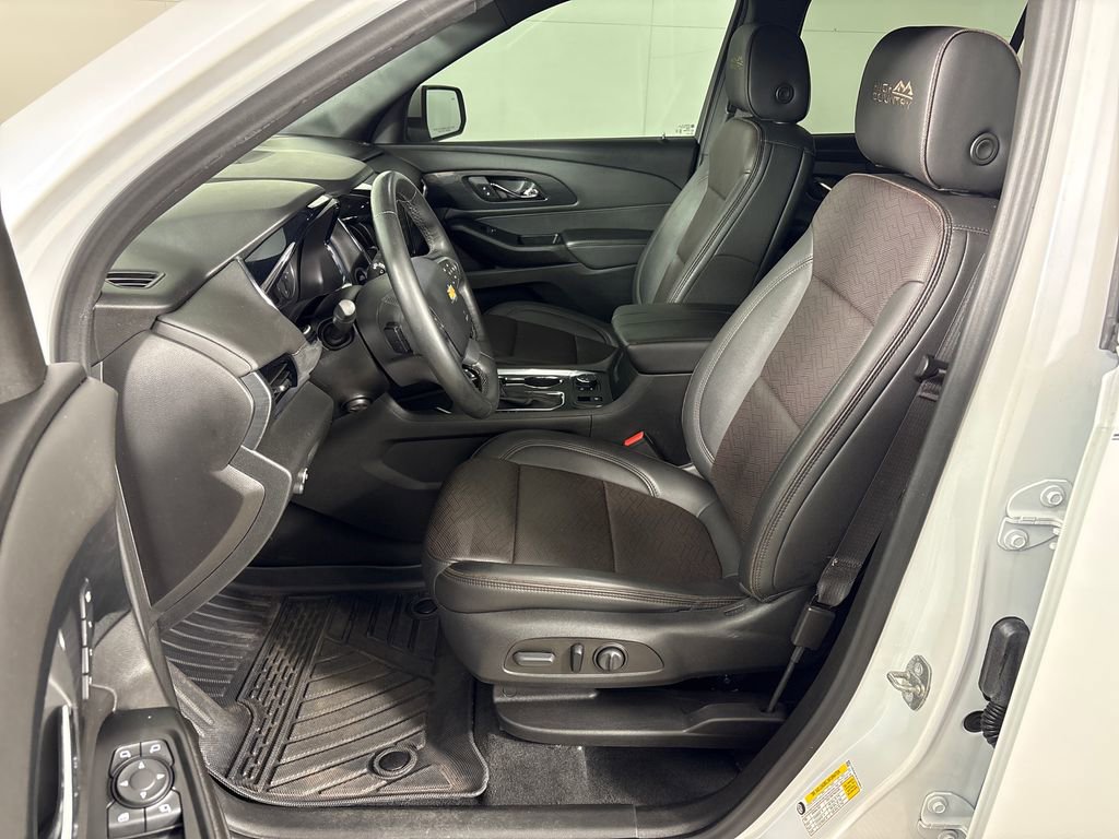 Used 2023 Chevrolet Traverse High Country FWD image 29