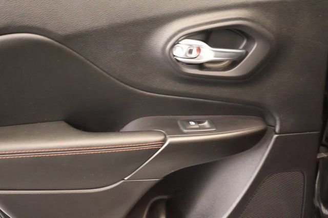 Used 2020 Jeep Cherokee Trailhawk w/ Comfort/Convenience Group image 30