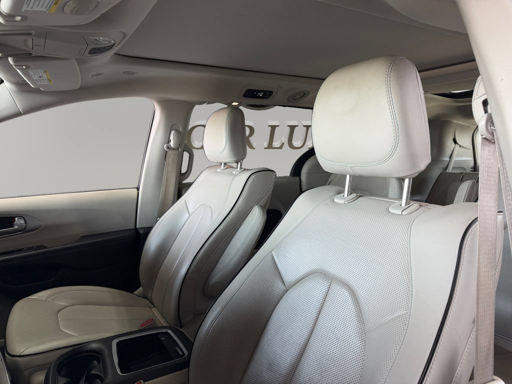 Used 2018 Chrysler Pacifica Limited w/ Advanced Safetytec Group FWD image 9