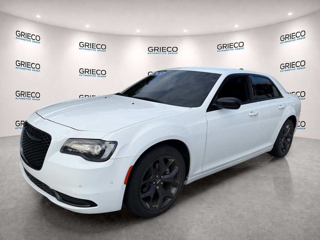 Used 2023 Chrysler 300 Touring w/ Safetytec Plus Group RWD image 3