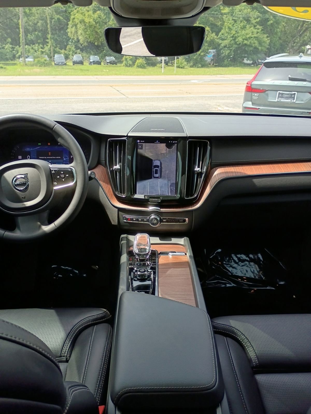 Used 2023 Volvo XC60 B5 Ultimate w/ Climate Package FWD image 7