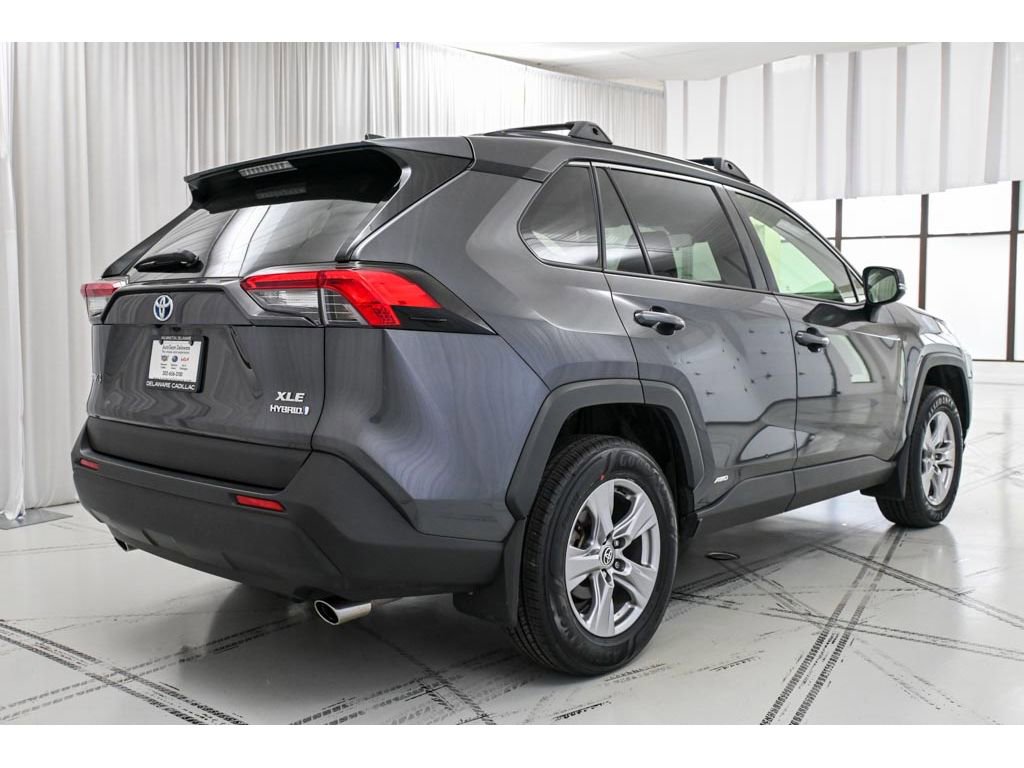 Used 2022 Toyota RAV4 XLE w/ Convenience Package image 7