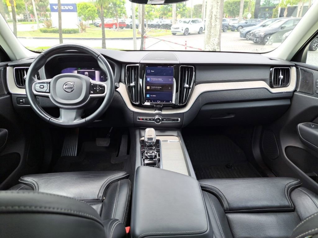 Used 2022 Volvo XC60 B6 Inscription w/ Protection Package Premier image 11