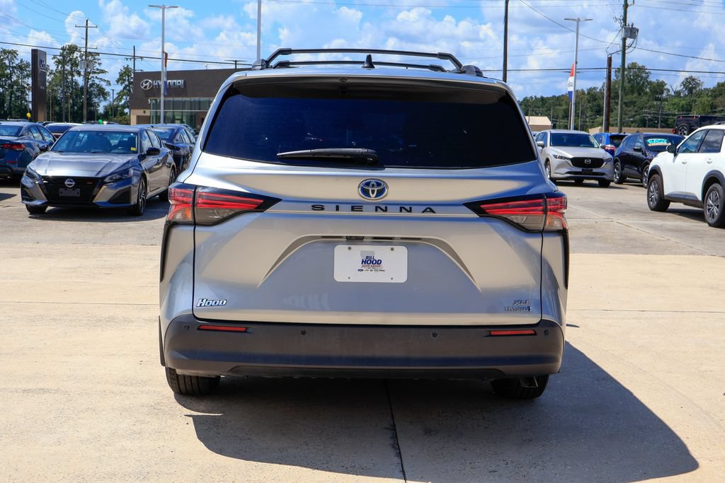 Used 2021 Toyota Sienna XLE FWD image 22