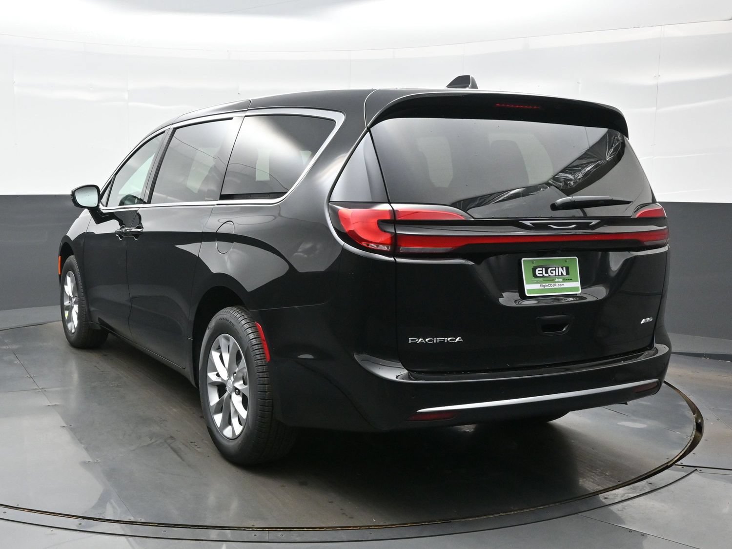 New 2027 Chrysler Pacifica Select AWD/4WD image 5