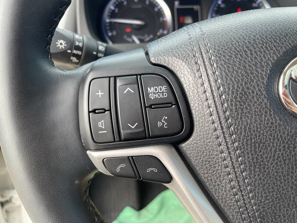 Used 2018 Toyota Highlander Limited Platinum AWD/4WD image 18