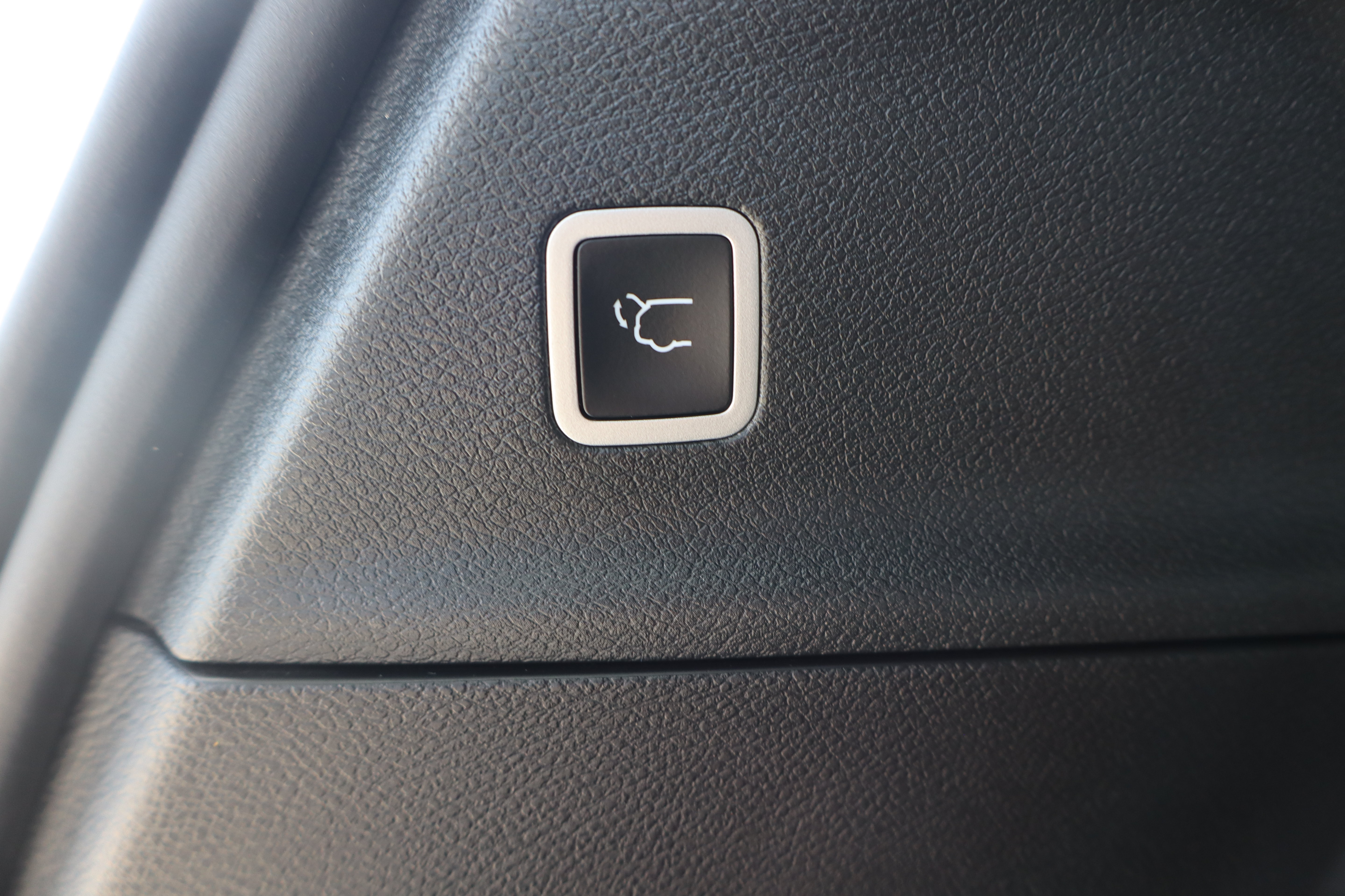 Used 2024 Chrysler Pacifica Premium FWD image 32