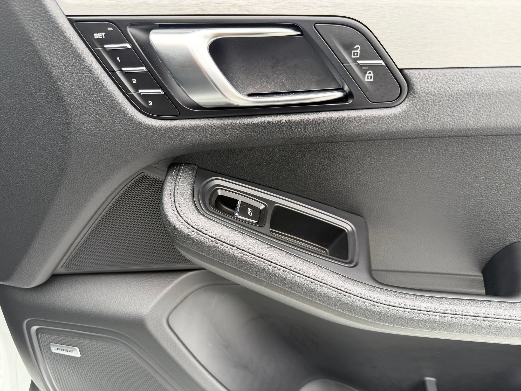 Certified 2026 Porsche Macan AWD/4WD image 18
