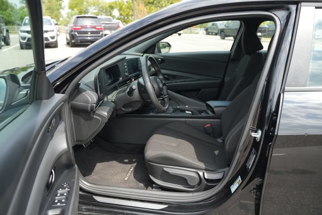 Used 2025 Hyundai Elantra Sport FWD image 11