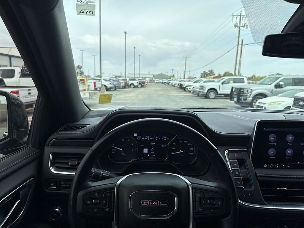 Used 2021 GMC Yukon XL SLT w/ SLT Premium Package image 10