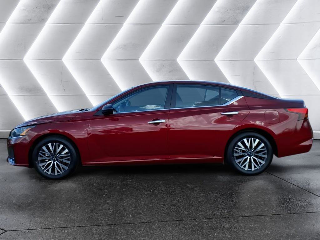 Used 2025 Nissan Altima 2.5 SV image 2