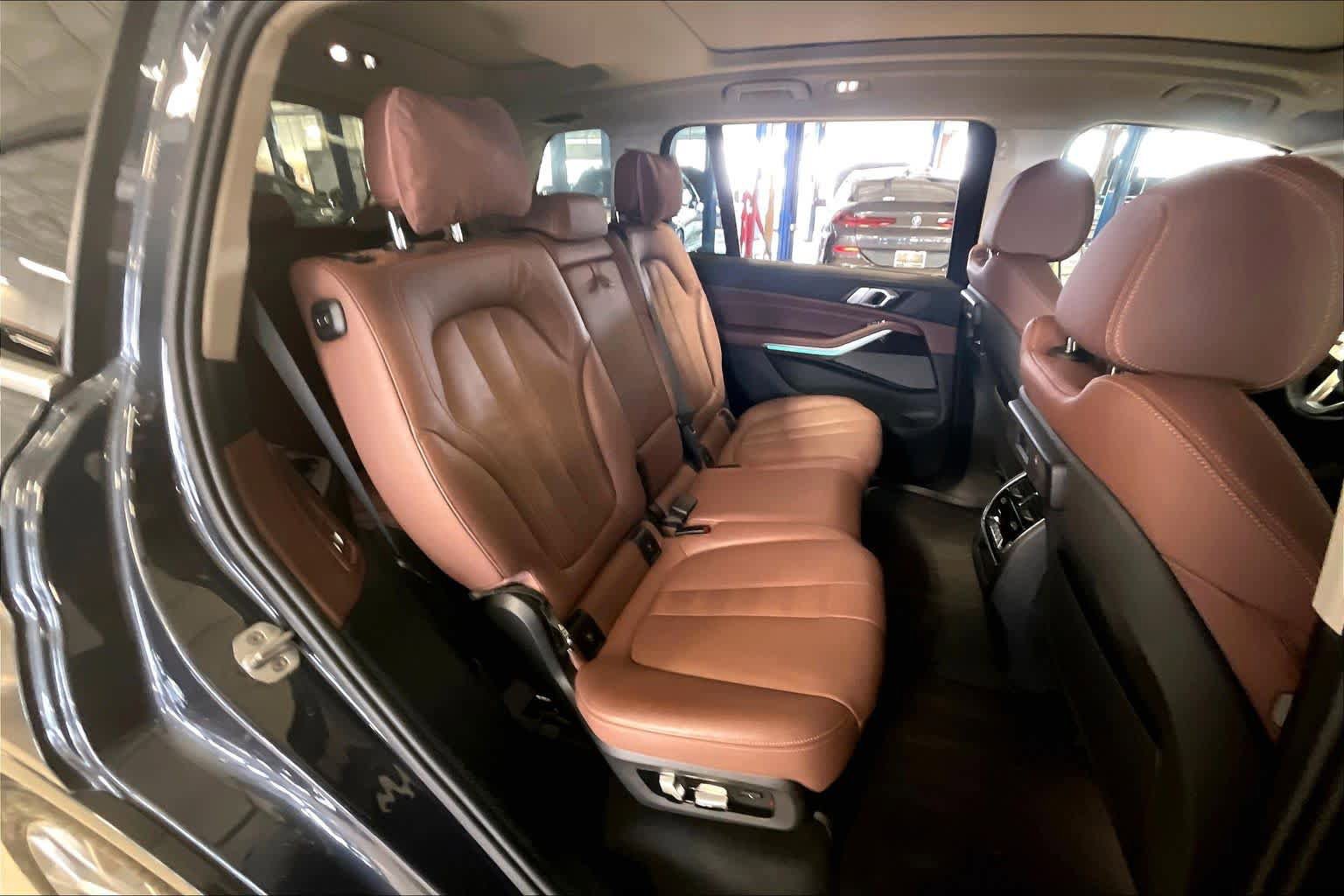 Used 2020 BMW X7 xDrive40i w/ Premium Package AWD/4WD image 18