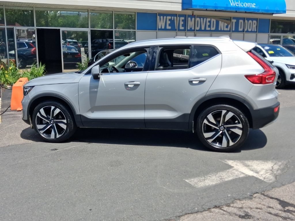 Certified 2024 Volvo XC40 B5 Plus AWD/4WD image 6