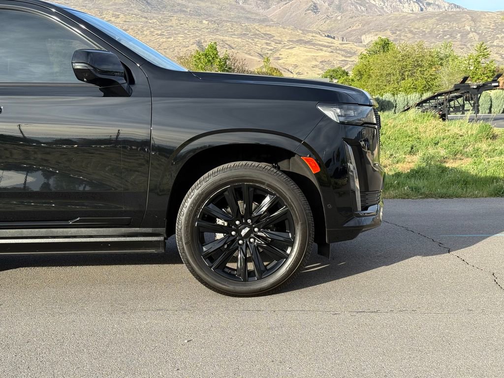 Used 2022 Cadillac Escalade Sport Platinum AWD/4WD image 3
