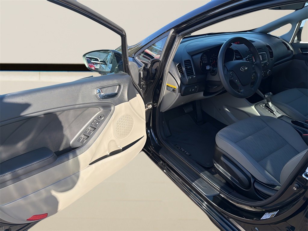 Used 2015 Kia Forte LX image 11
