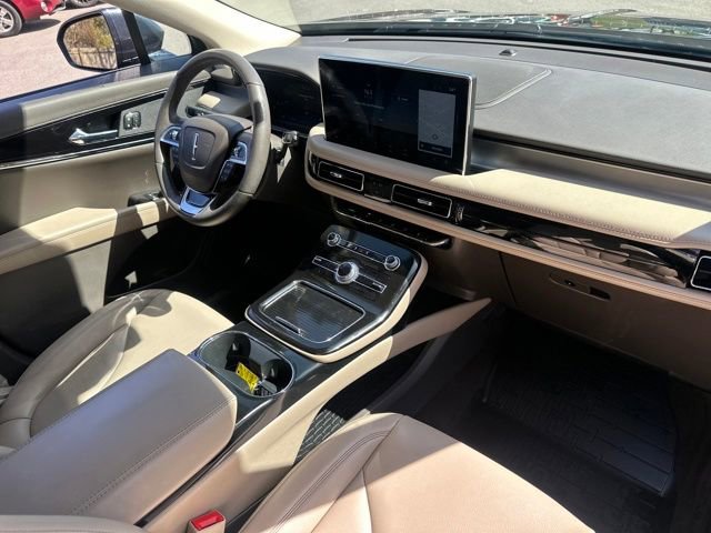 Used 2022 Lincoln Nautilus AWD w/ Premium Package image 15