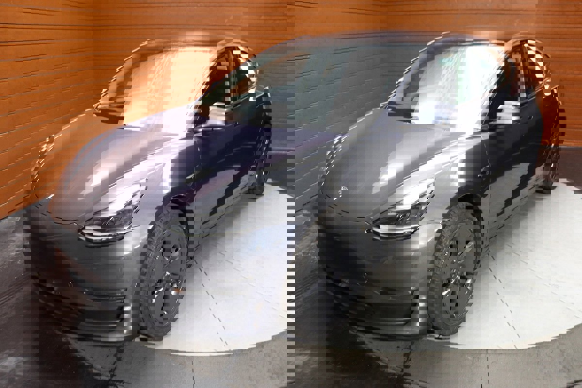 Used 2023 Tesla Model 3 Standard Range image 5