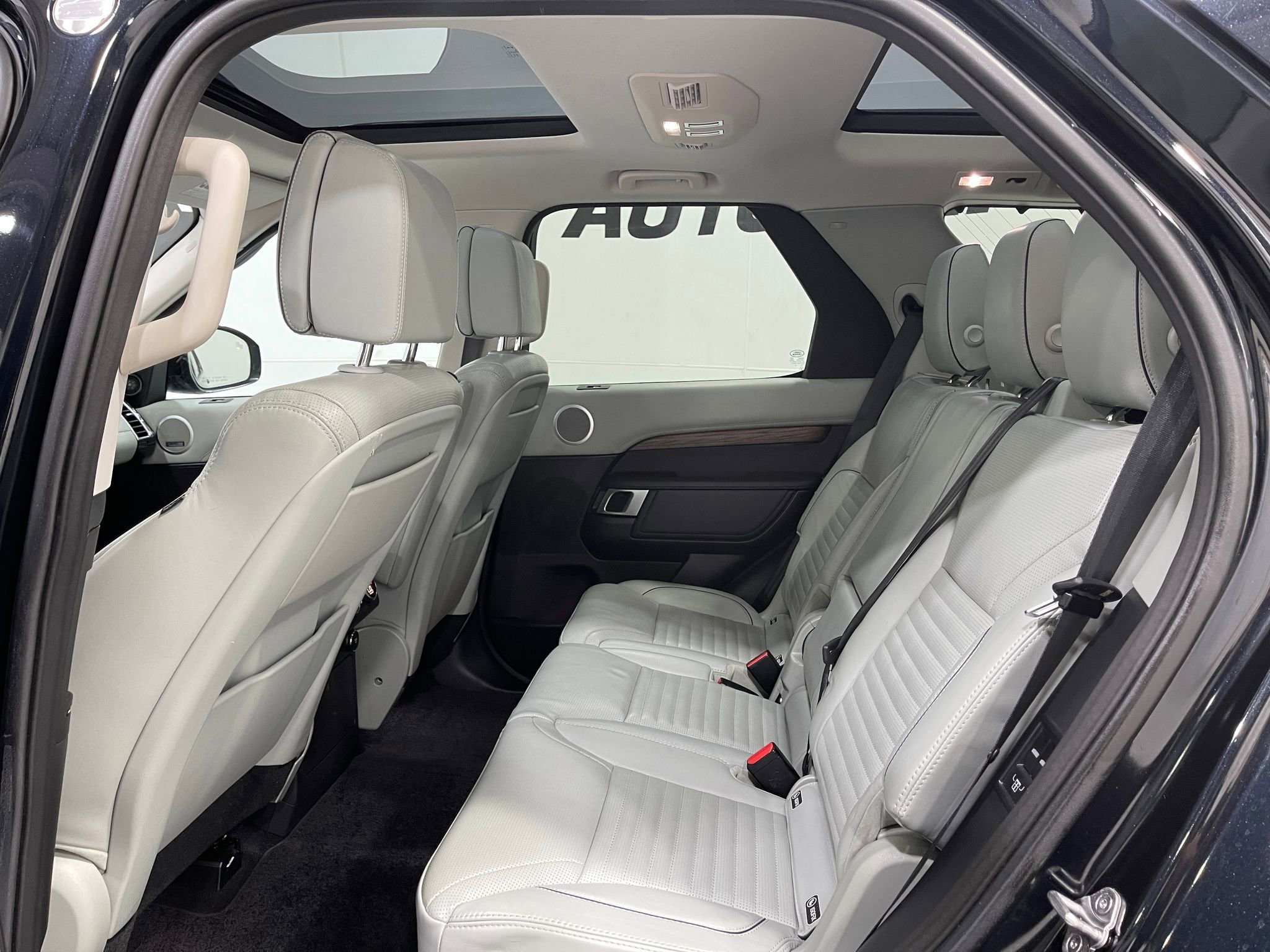 Used 2018 Land Rover Discovery HSE Luxury AWD/4WD image 30