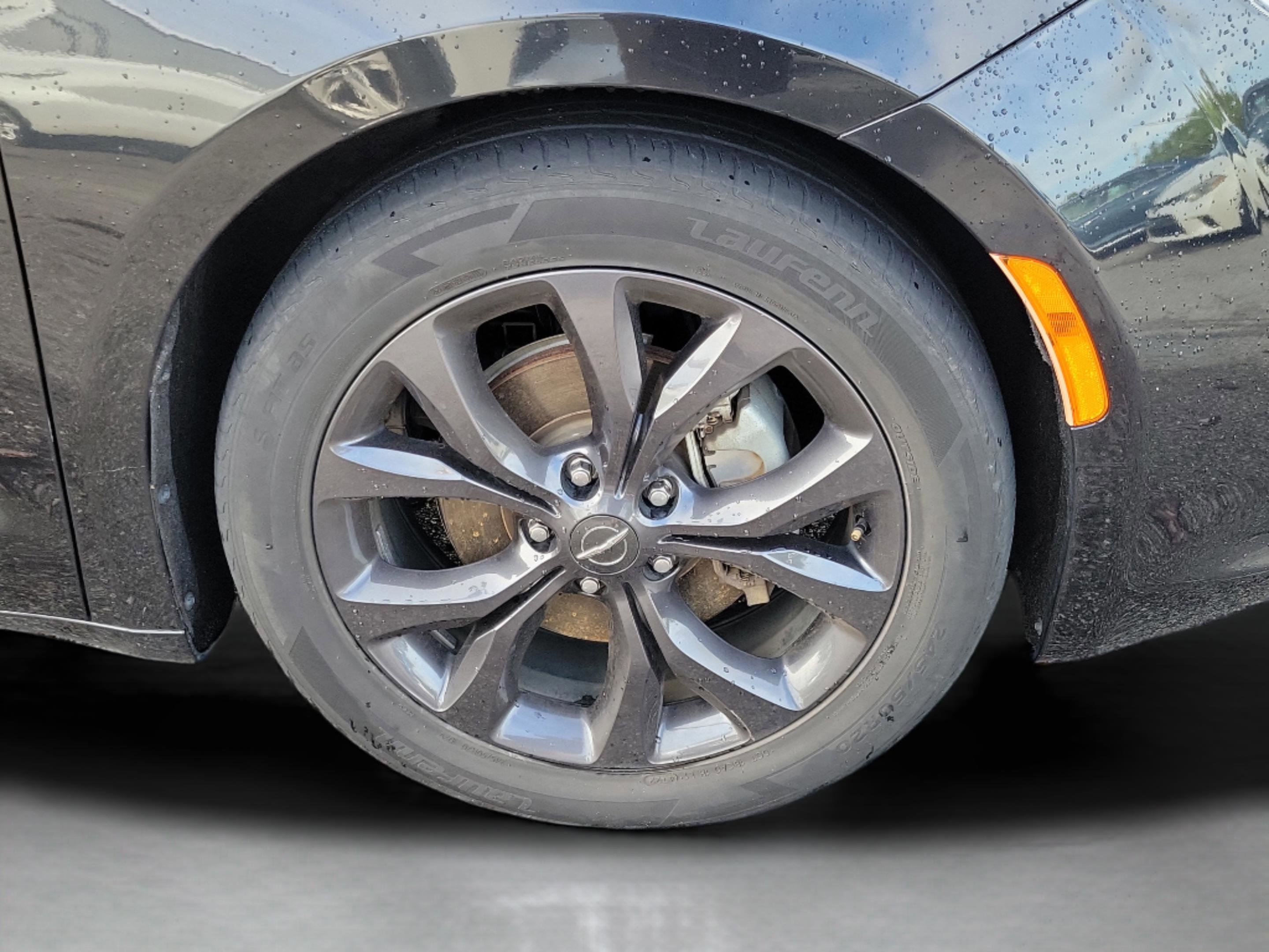 Used 2019 Chrysler Pacifica Limited w/ S Appearance Package FWD image 17