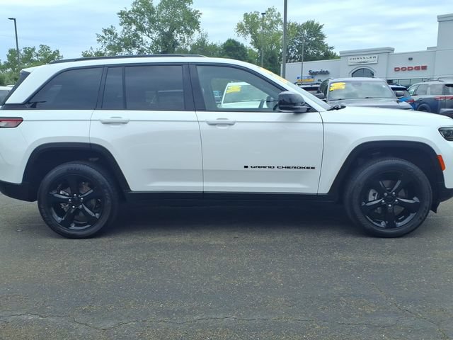 Certified 2023 Jeep Grand Cherokee Altitude AWD/4WD image 4