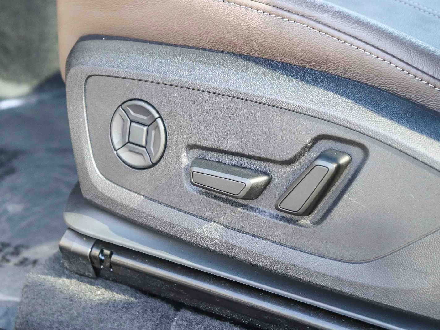 Used 2025 Audi Q6 e-tron Premium Plus w/ Premium Plus AWD/4WD image 21