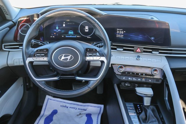Used 2024 Hyundai Elantra Limited image 18