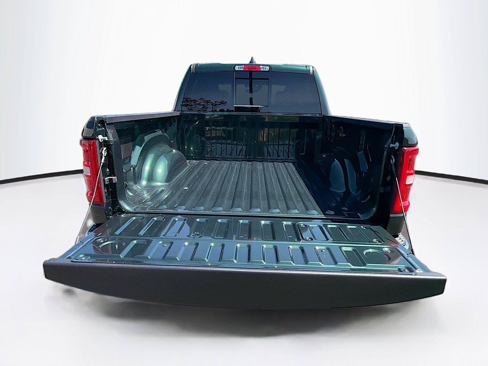 New 2026 RAM 1500 Laramie AWD/4WD image 14