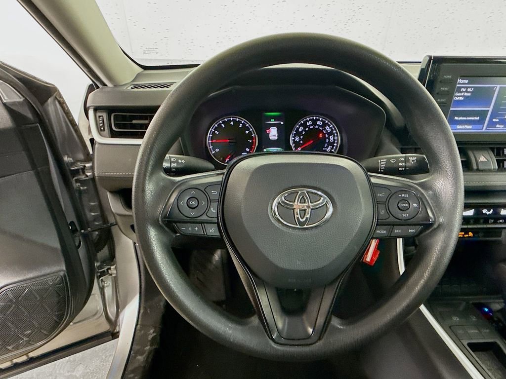 Used 2020 Toyota RAV4 LE image 11