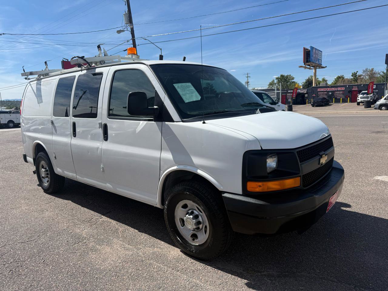 Used 2010 Chevrolet Express 2500 RWD image 2