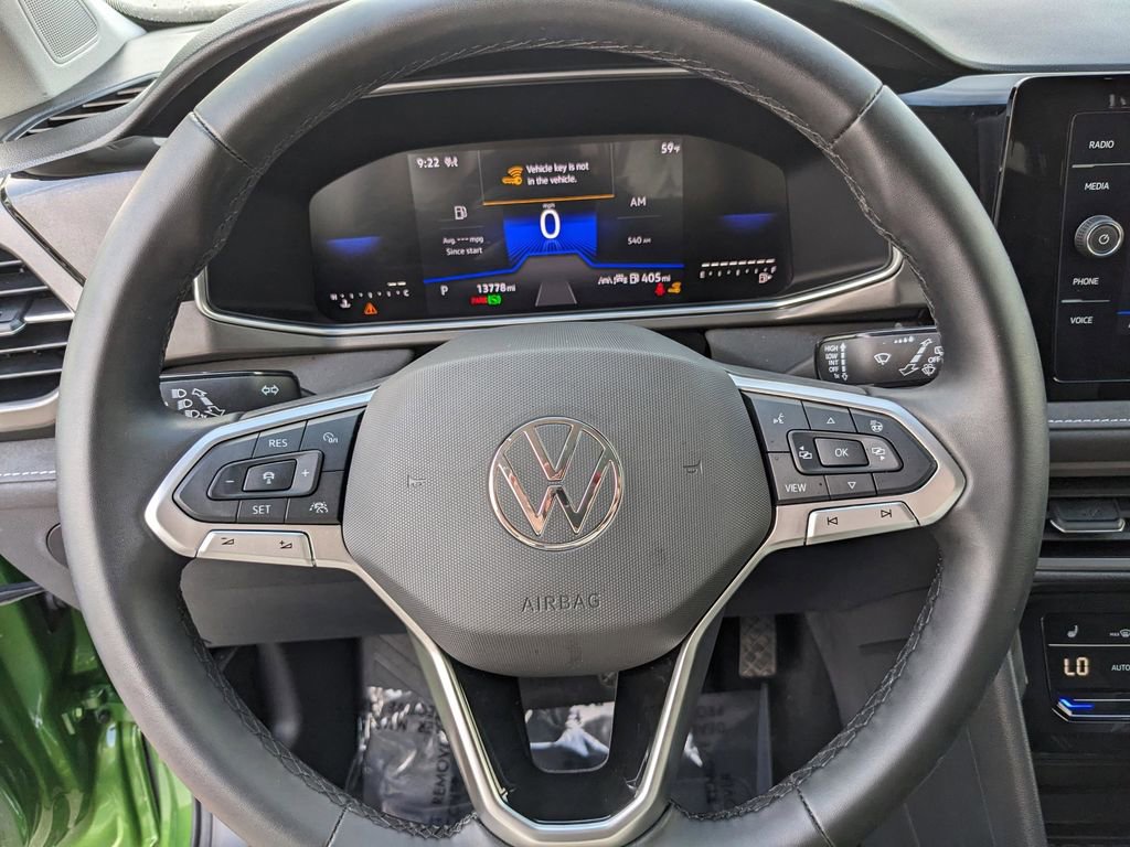Certified 2025 Volkswagen Taos SE AWD/4WD image 30
