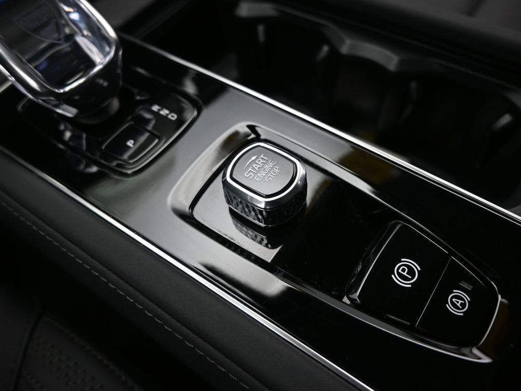 Used 2025 Volvo XC90 B5 Plus image 26