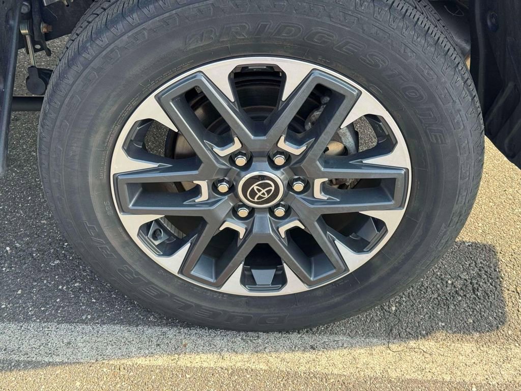 Used 2023 Toyota Tundra Limited AWD/4WD image 11