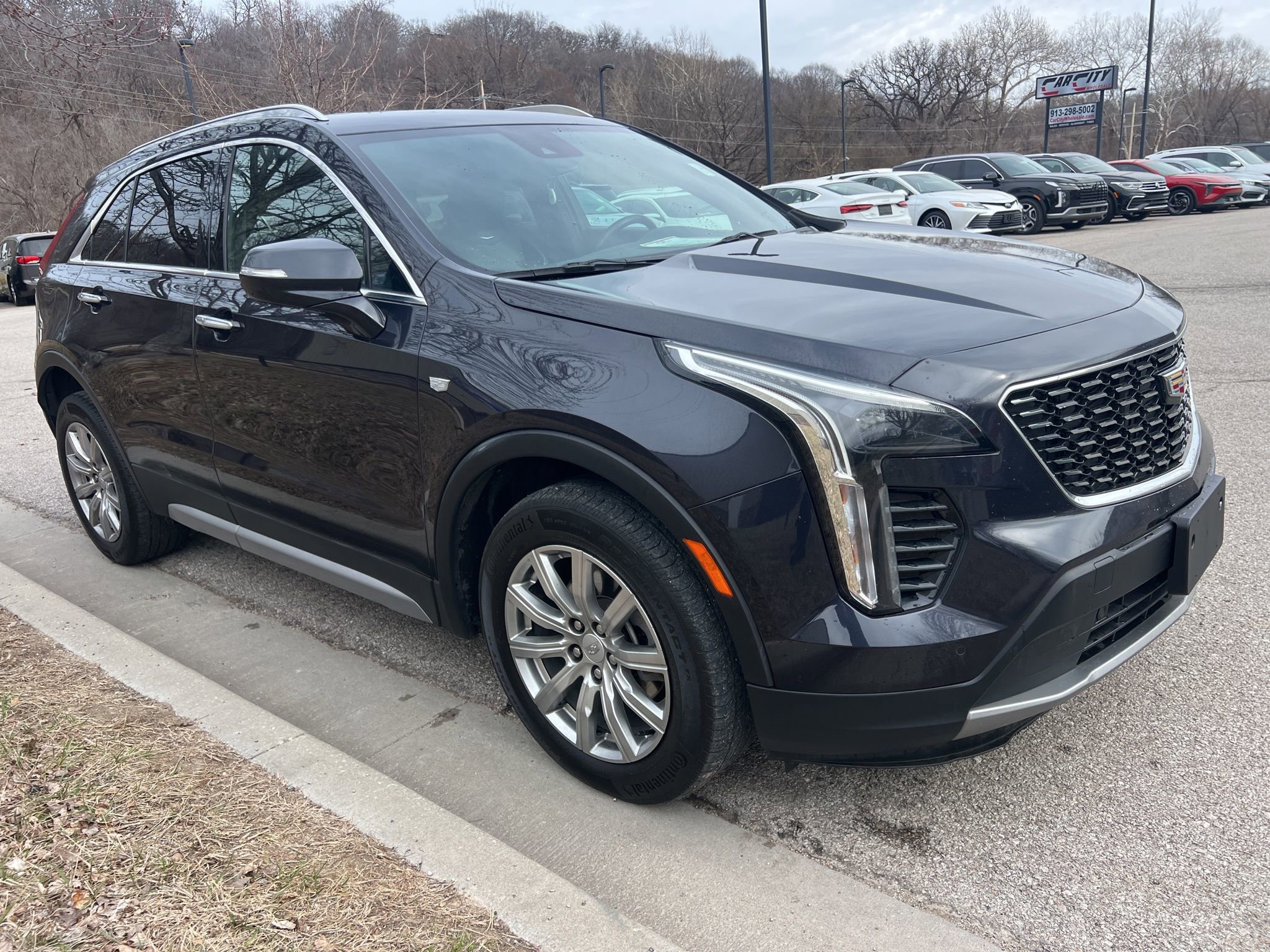 Used 2023 Cadillac XT4 Premium Luxury image 3