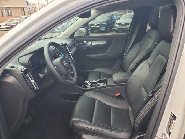 Certified 2024 Volvo XC40 B5 Plus w/ Protection Package Premier image 14